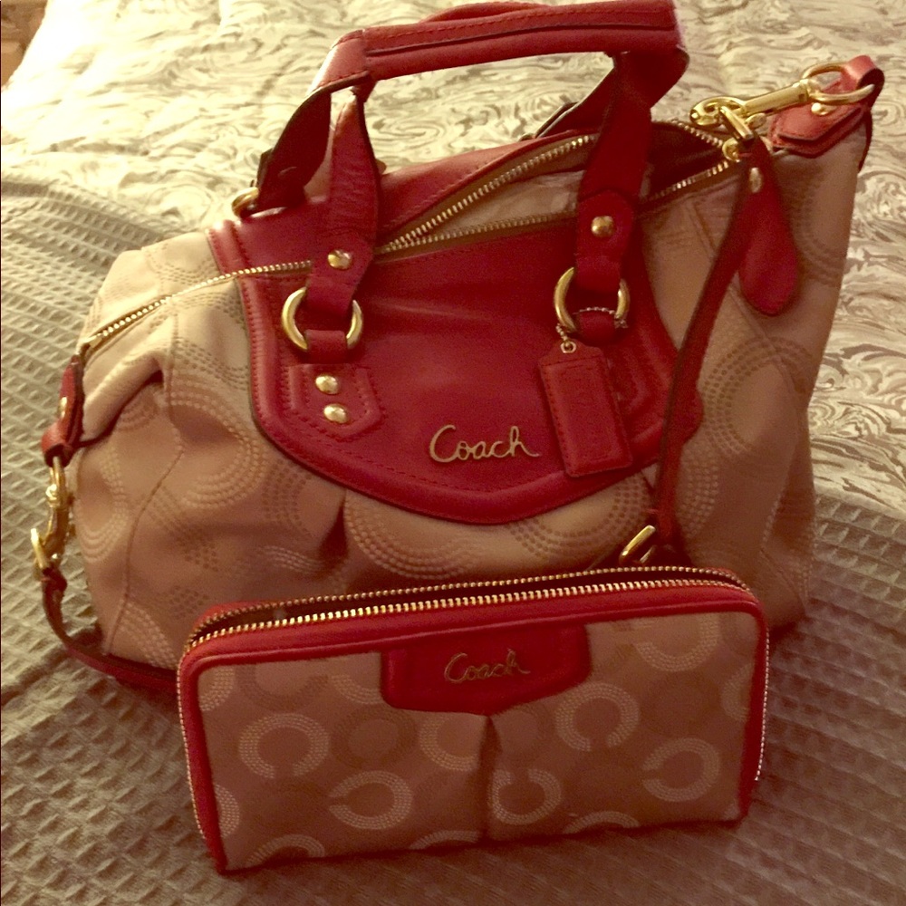 (Reserve) Coach wallet and purse